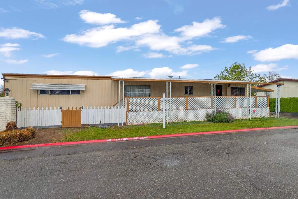5100 N Highway 99 #90, Stockton, CA 95212