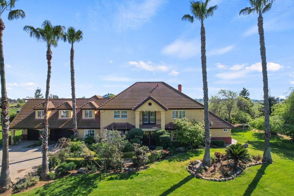 5373 N Mendocino Avenue, Clovis, CA 93619