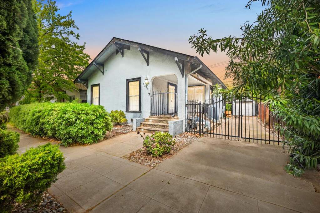 3235 T Street, Sacramento, CA 95816