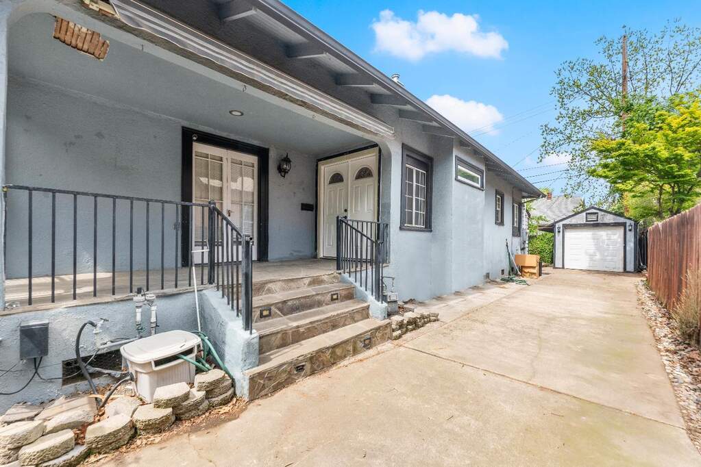 3235 T Street, Sacramento, CA 95816