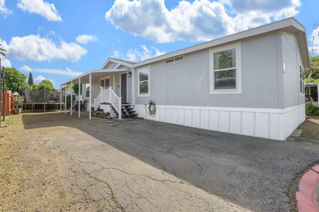 5100 N Hwy 99 #182, Stockton, CA 95212
