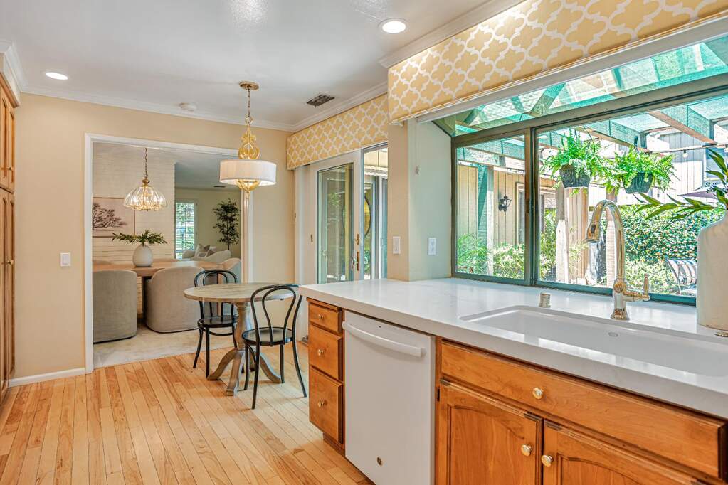 1593 University Avenue, Sacramento, CA 95825