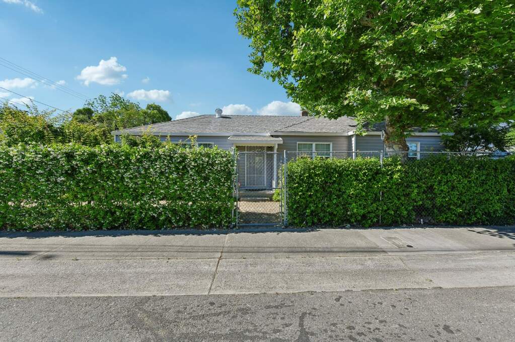 4300 13th Avenue, Sacramento, CA 95820