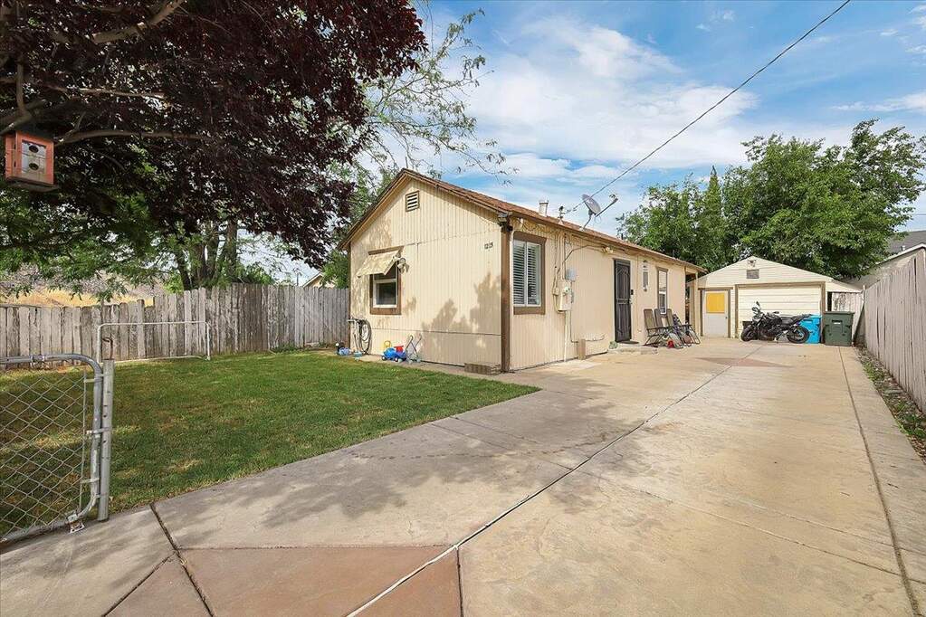 1215 J Street, Marysville, CA 95901