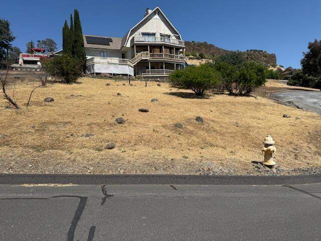 A fire hydrant is always a plus at 573 Dolores Way, Copperopolis, CA 95228