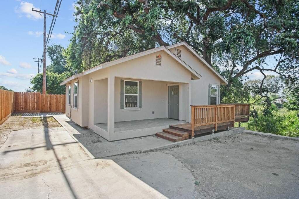 1541 W Hatch Road, Modesto, CA 95351