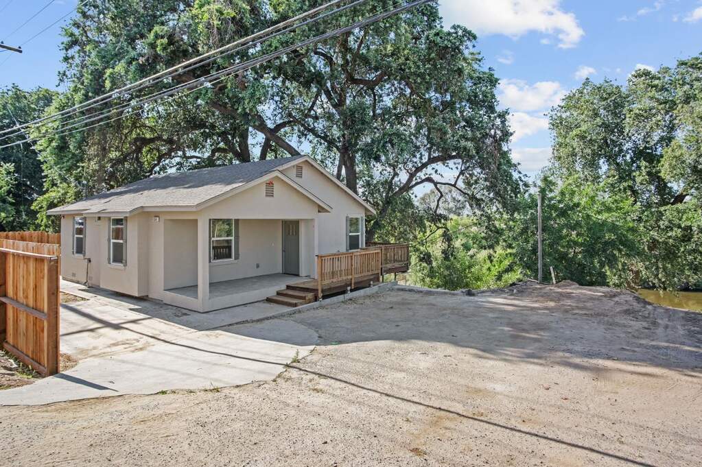 1541 W Hatch Road, Modesto, CA 95351