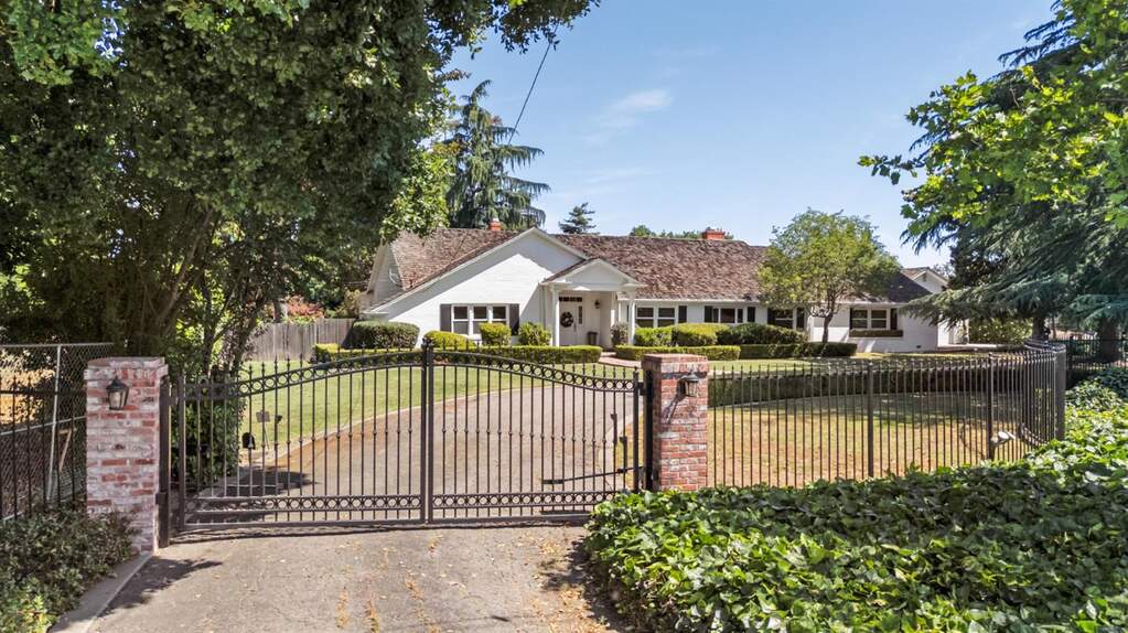 3515 Country Club Boulevard, Stockton, CA 95204