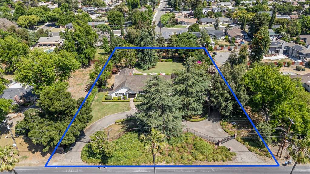 3515 Country Club Boulevard, Stockton, CA 95204