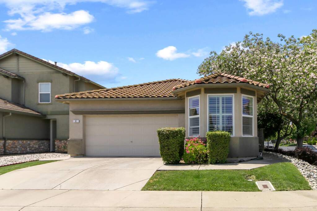 6 Sun Reign Place, Sacramento, CA 95823