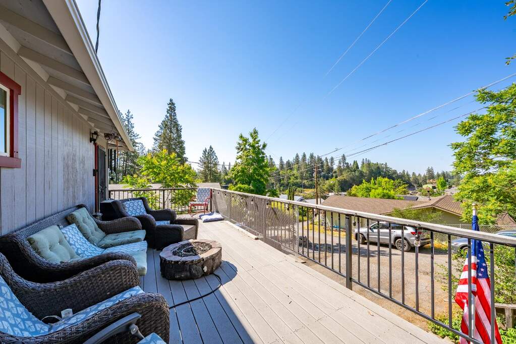 111 W Oak Hill Drive, Colfax, CA 95713