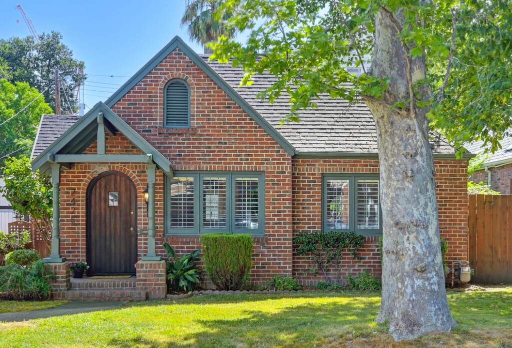 2425 42nd Street, Sacramento, CA 95817