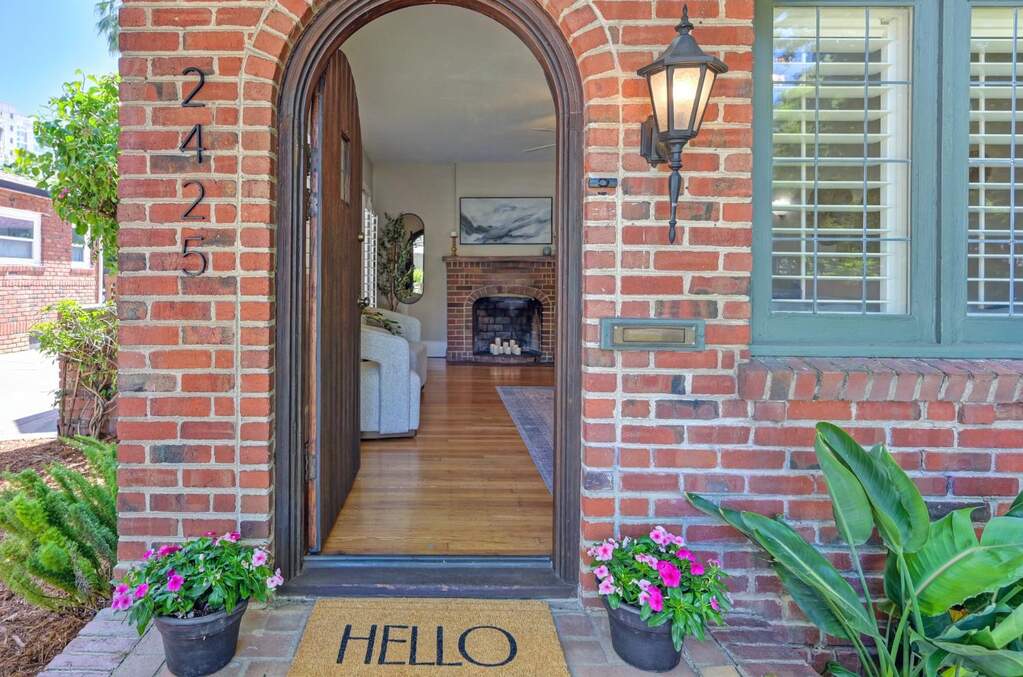 2425 42nd Street, Sacramento, CA 95817