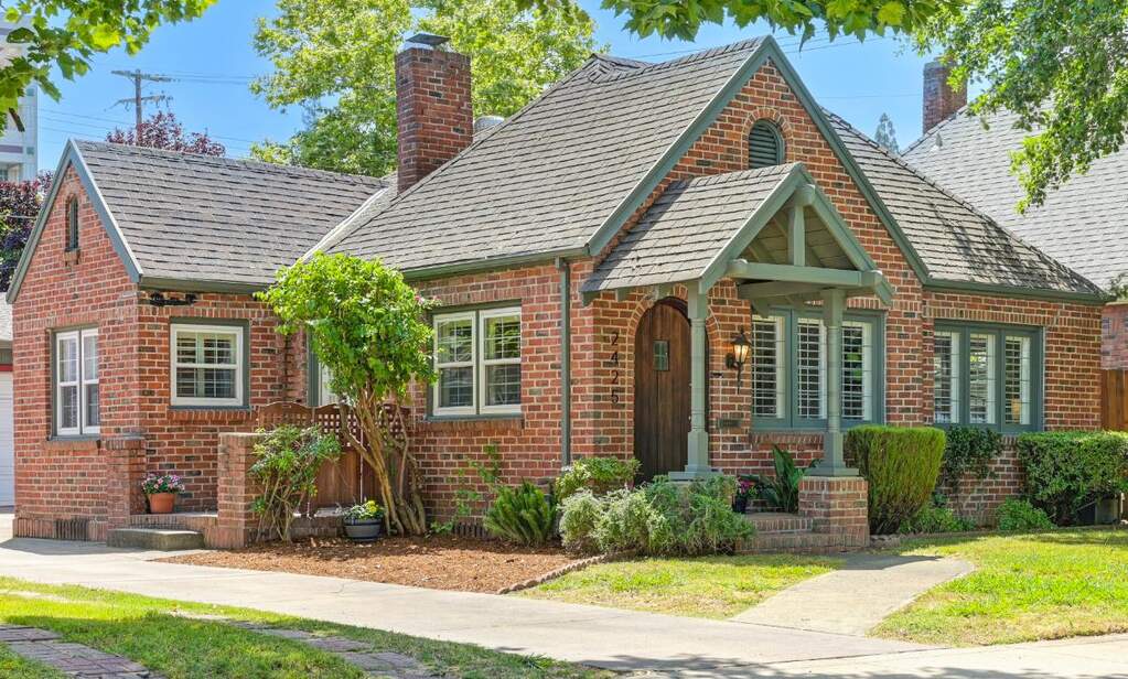 2425 42nd Street, Sacramento, CA 95817
