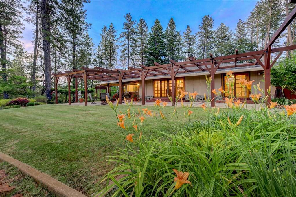 12827 Mccourtney Road, Grass Valley, CA 95949