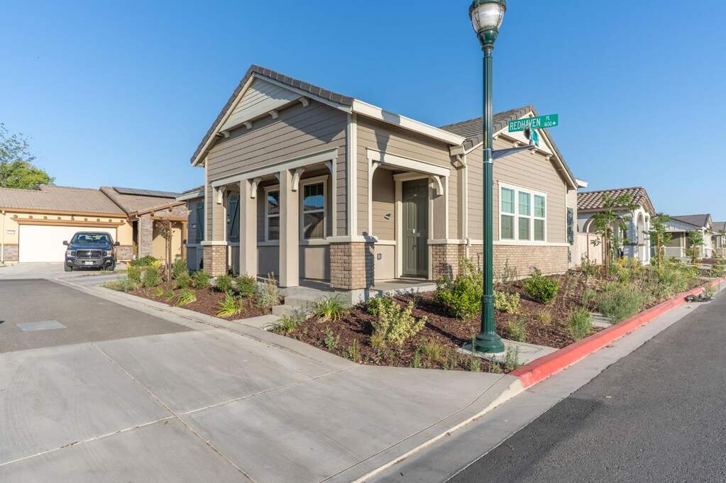 1949 Apiary Way, Hughson, CA 95326