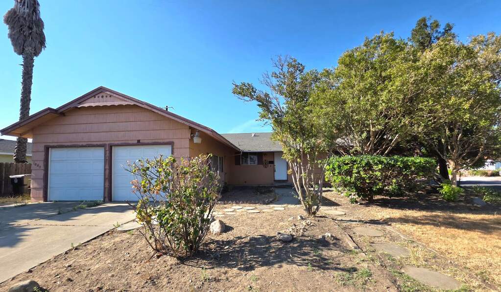 1002 Aldwina Lane, Manteca, CA 95336