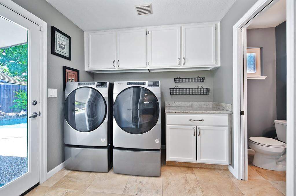 305 Saint Charles Court, Roseville, CA 95661