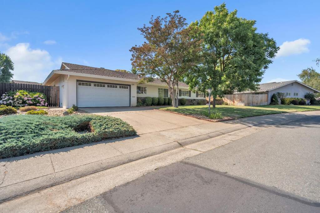 9660 La Nuez Drive, Elk Grove, CA 95624