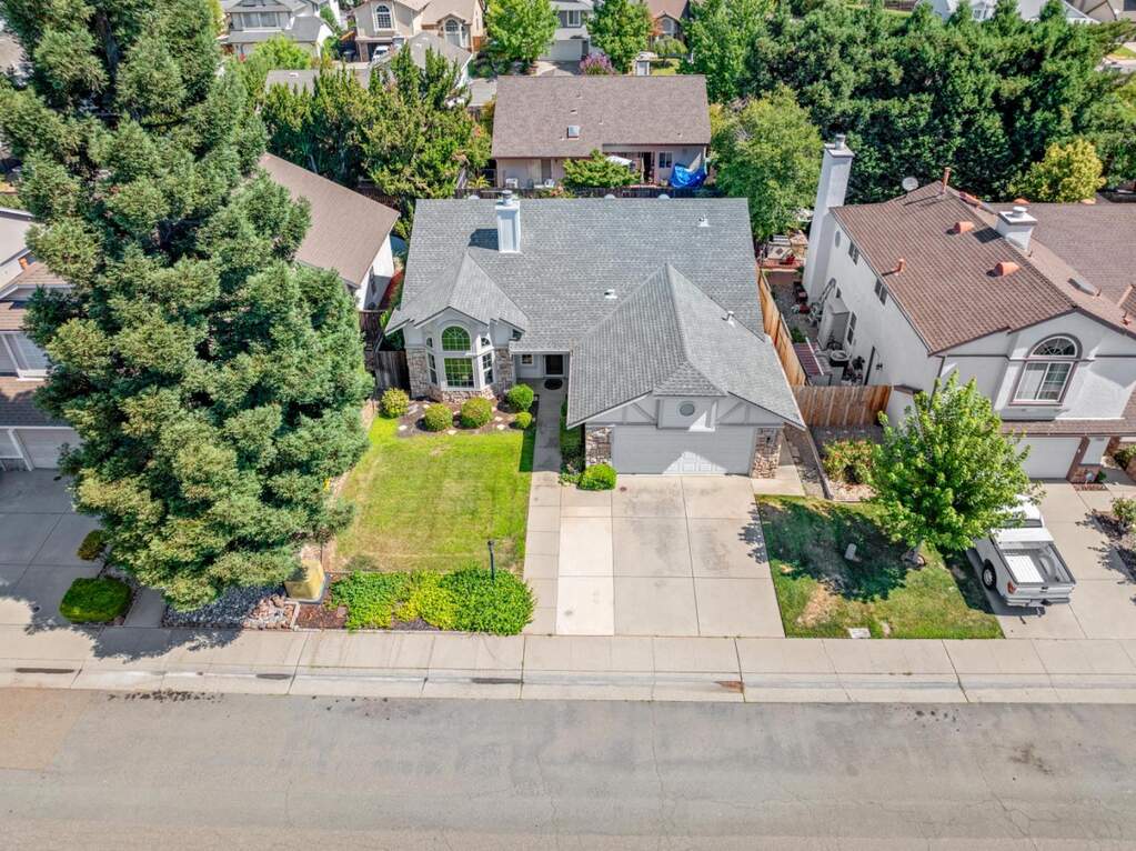1351 Champagne Circle, Roseville, CA 95747