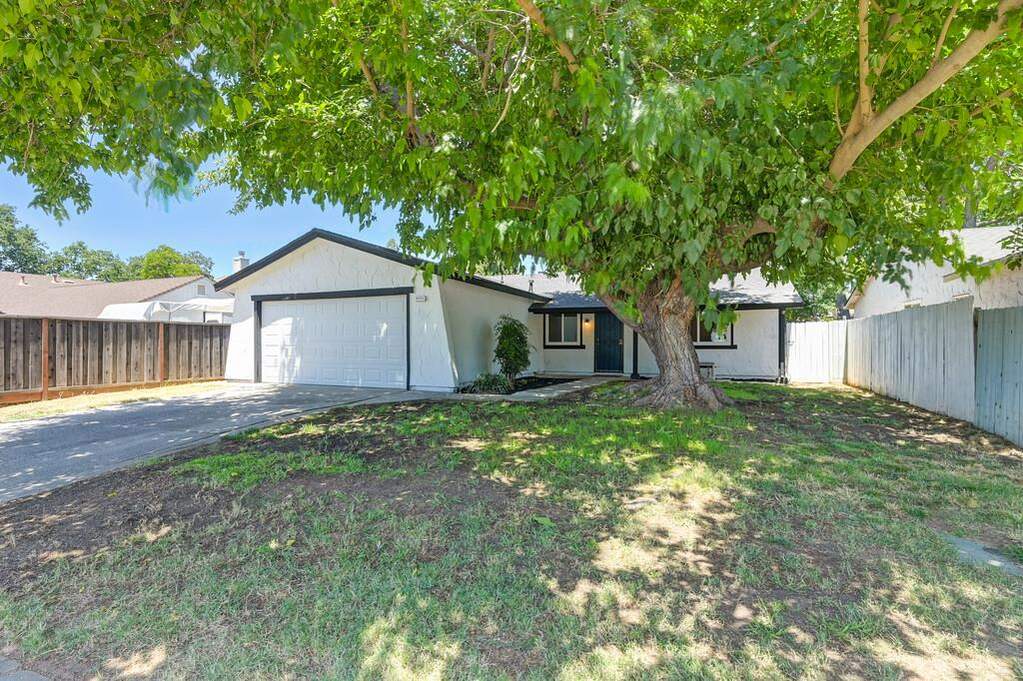 8173 Lauralyn Way