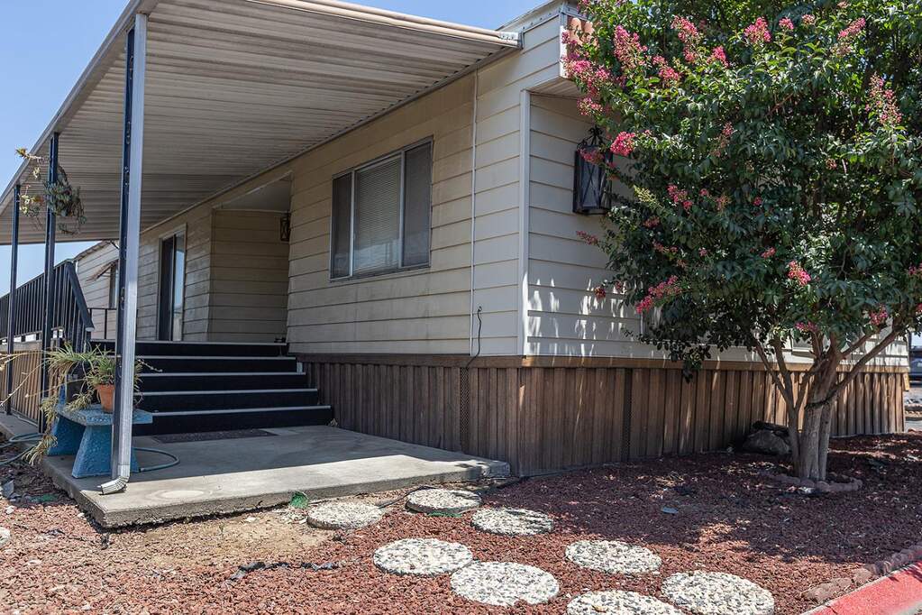 4900 N Hwy 99 #65, Stockton, CA 95212