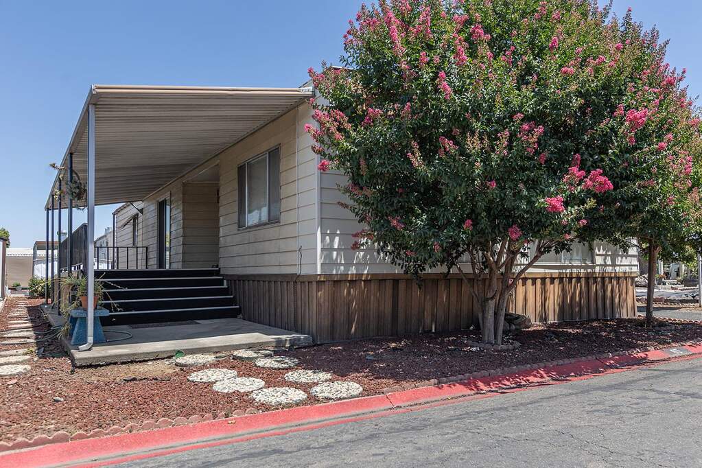 4900 N Hwy 99 #65, Stockton, CA 95212