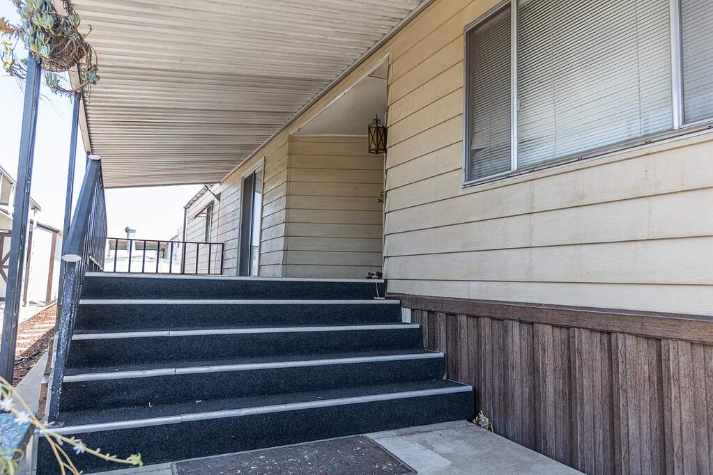 4900 N Hwy 99 #65, Stockton, CA 95212