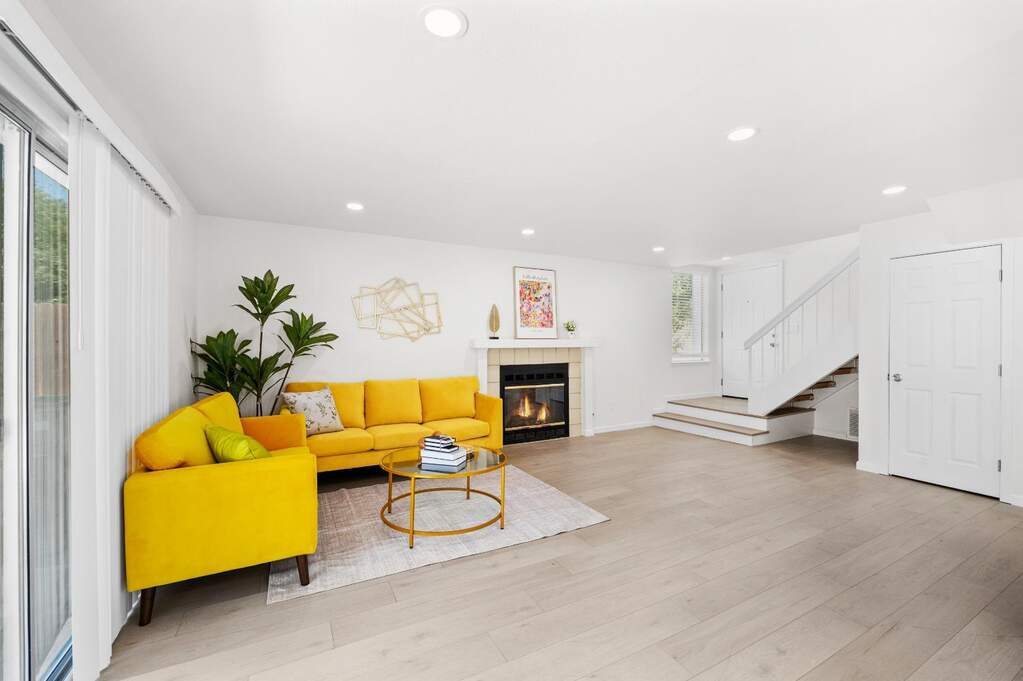 8072 Kingsdale Way, Sacramento, CA 95823