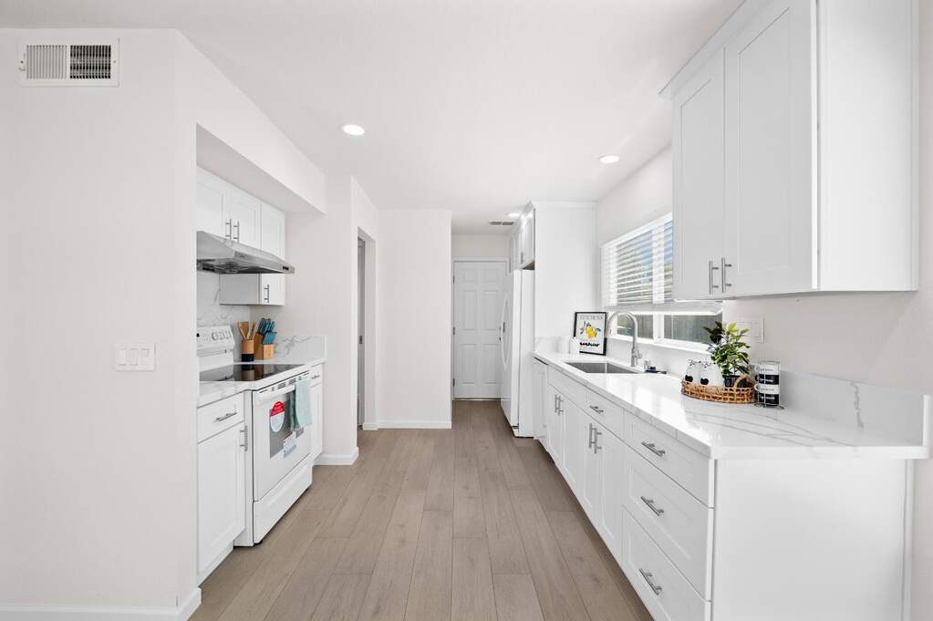 8072 Kingsdale Way, Sacramento, CA 95823