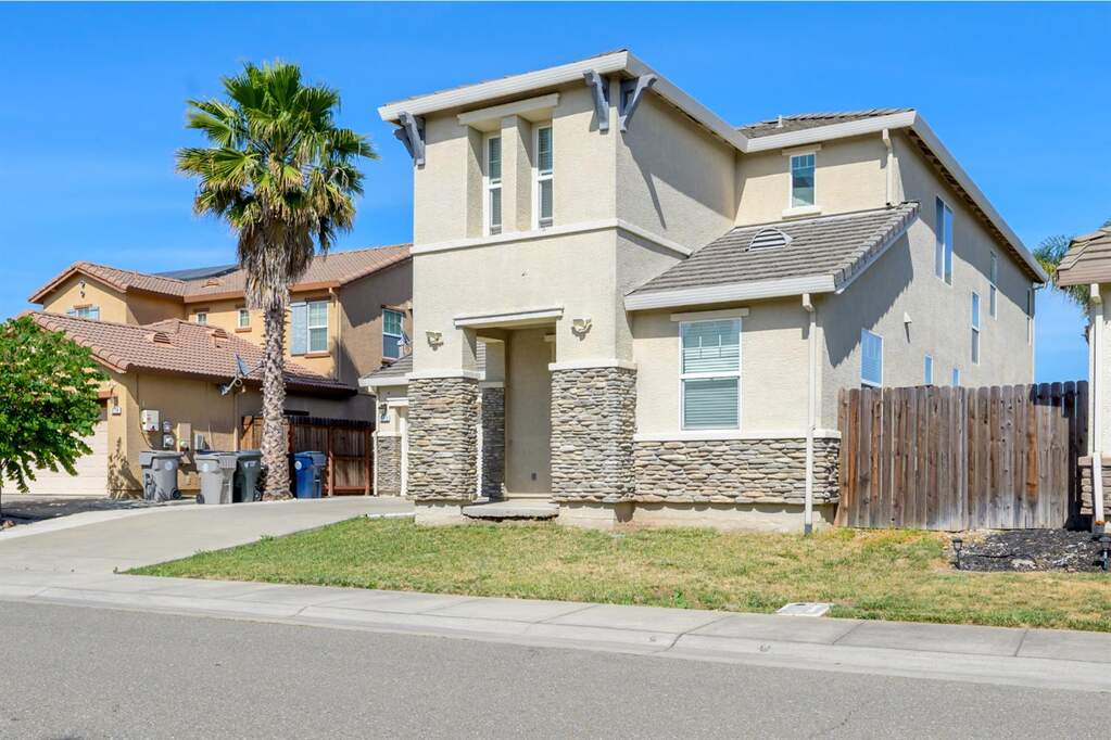 5712 Lolet Way, Sacramento, CA 95835