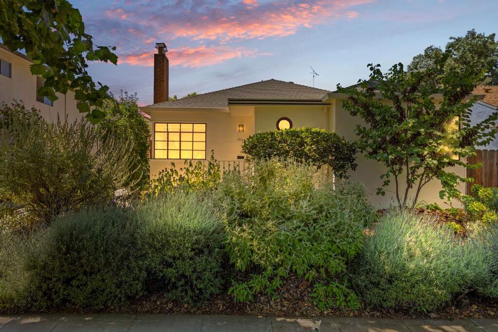 1504 V Street, Sacramento, CA 95818