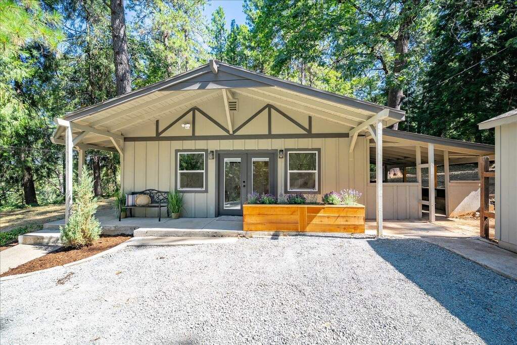 10225 Elder Dr, Grass Valley, CA 95949