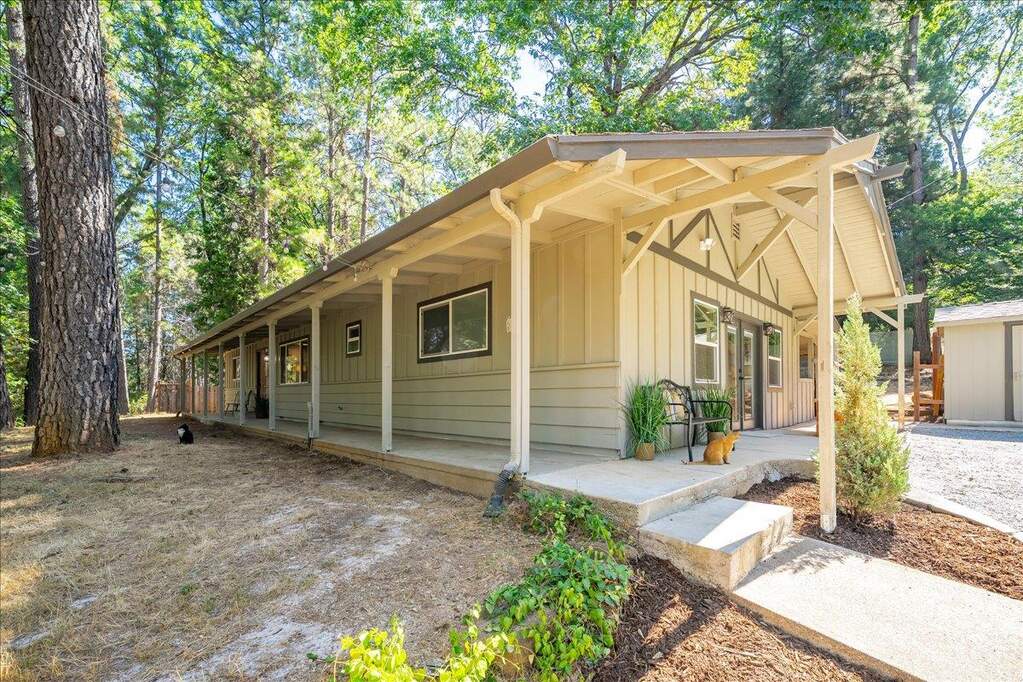 10225 Elder Dr, Grass Valley, CA 95949