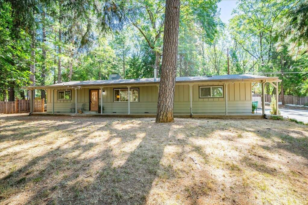 10225 Elder Dr, Grass Valley, CA 95949