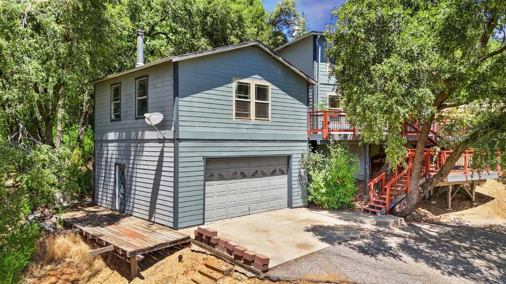90 Tall Pines Court