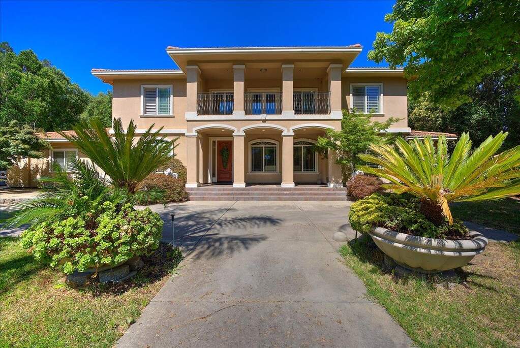 7121 Almond Avenue