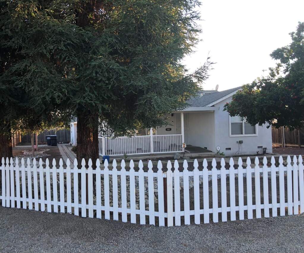 101 W Howard, Visalia, CA 93277