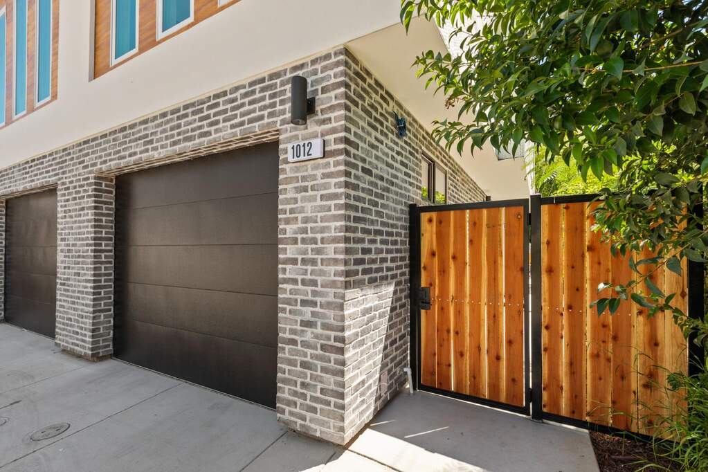 Front entrance at 1012 Uptown Alley, Sacramento, CA 95818