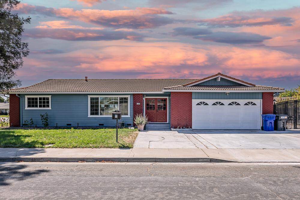 790 Hillsdale Drive