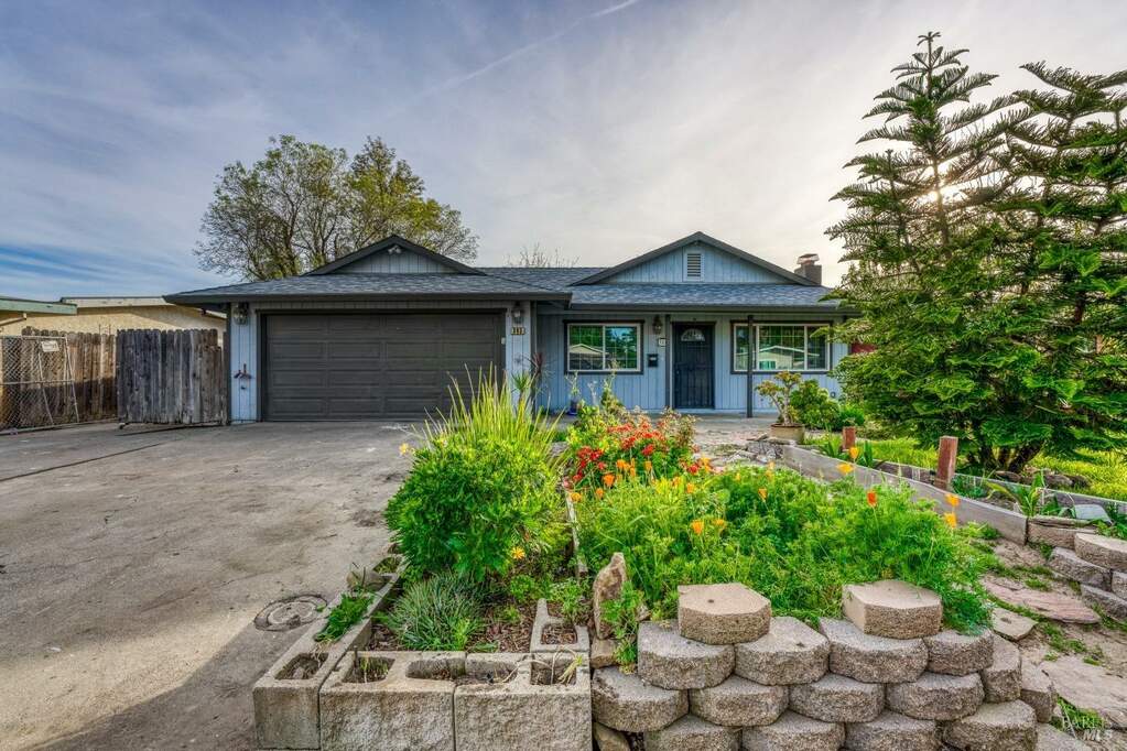 385 Calmace Drive, Dixon, CA 95620