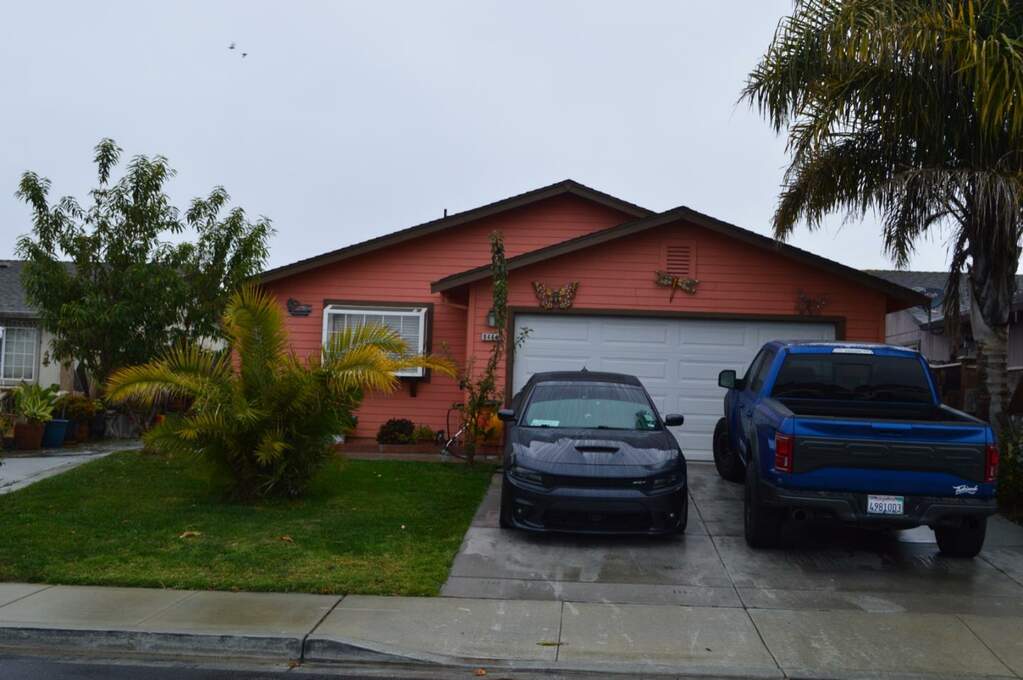 9441 Comunidad Way