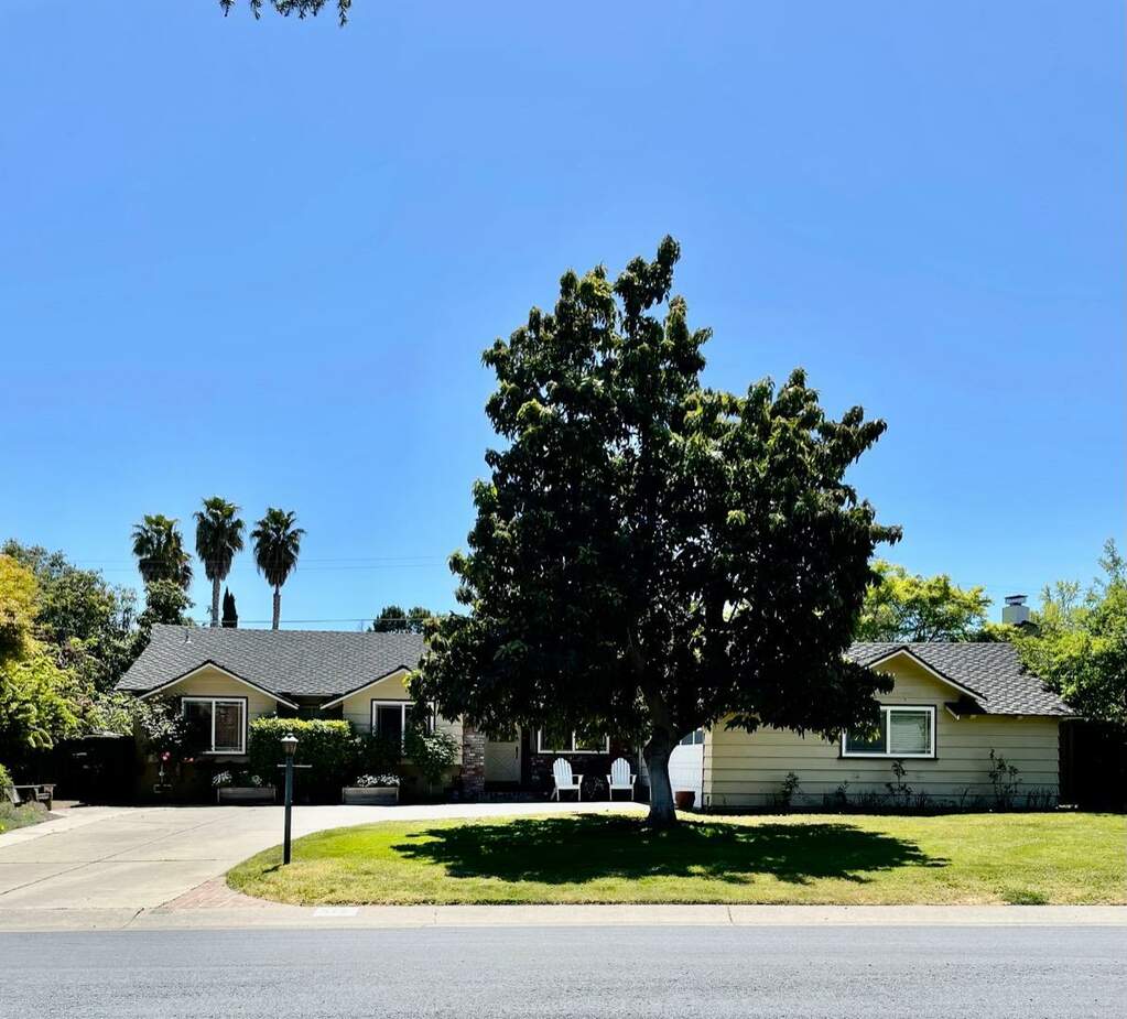 972 Saint Joseph Avenue, Los Altos, CA 94024