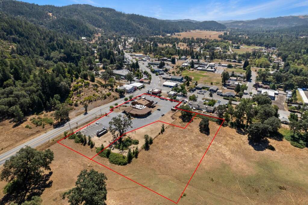  U.s. Highway 101, Laytonville, CA 95454