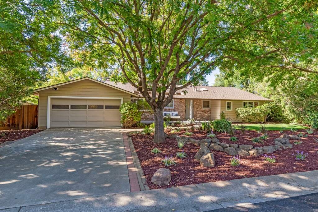 1090 Saint Joseph Avenue, Los Altos, CA 94024