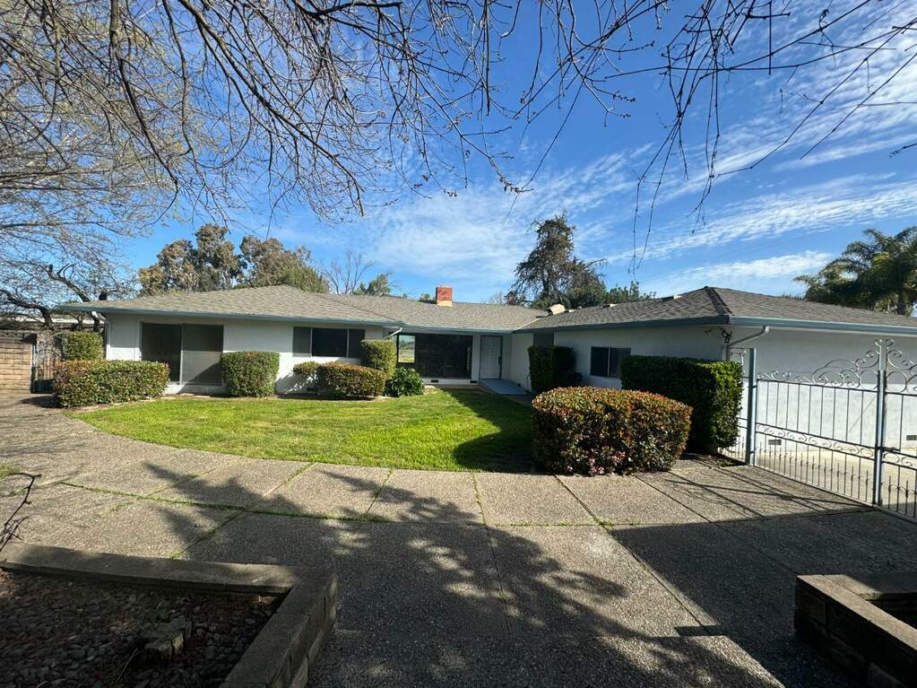1603 Hillcrest Road, Hollister, CA 95023