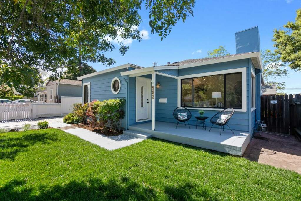 982 Holly Street, San Carlos, CA 94070