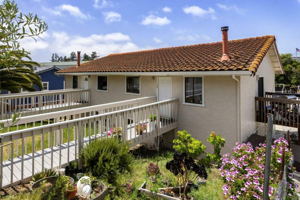 250 - 254 Holm Road, Watsonville, CA 95076
