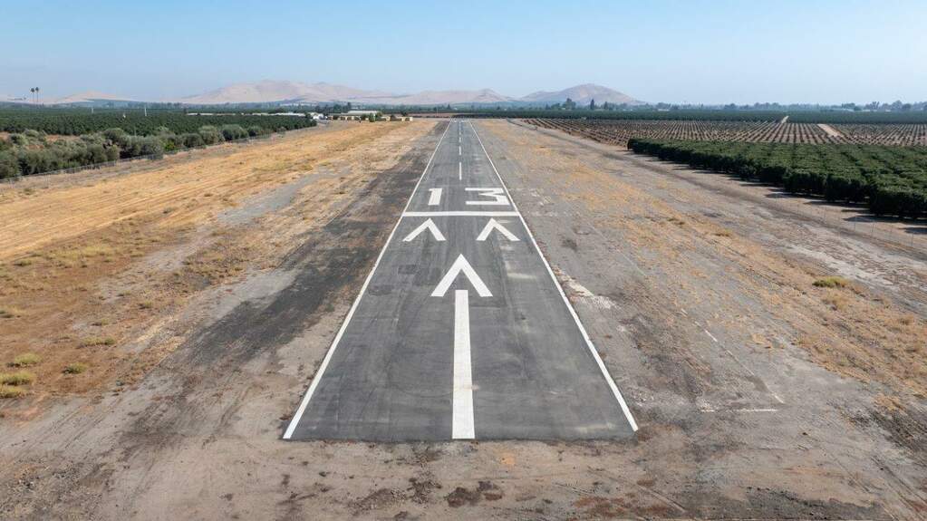 23500 Eckert Field Airport (1q1) Ave, Strathmore, CA 93267