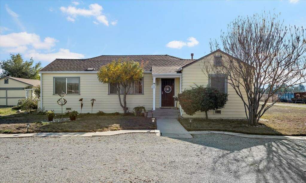1590 E Middle Avenue, San Martin, CA 95046